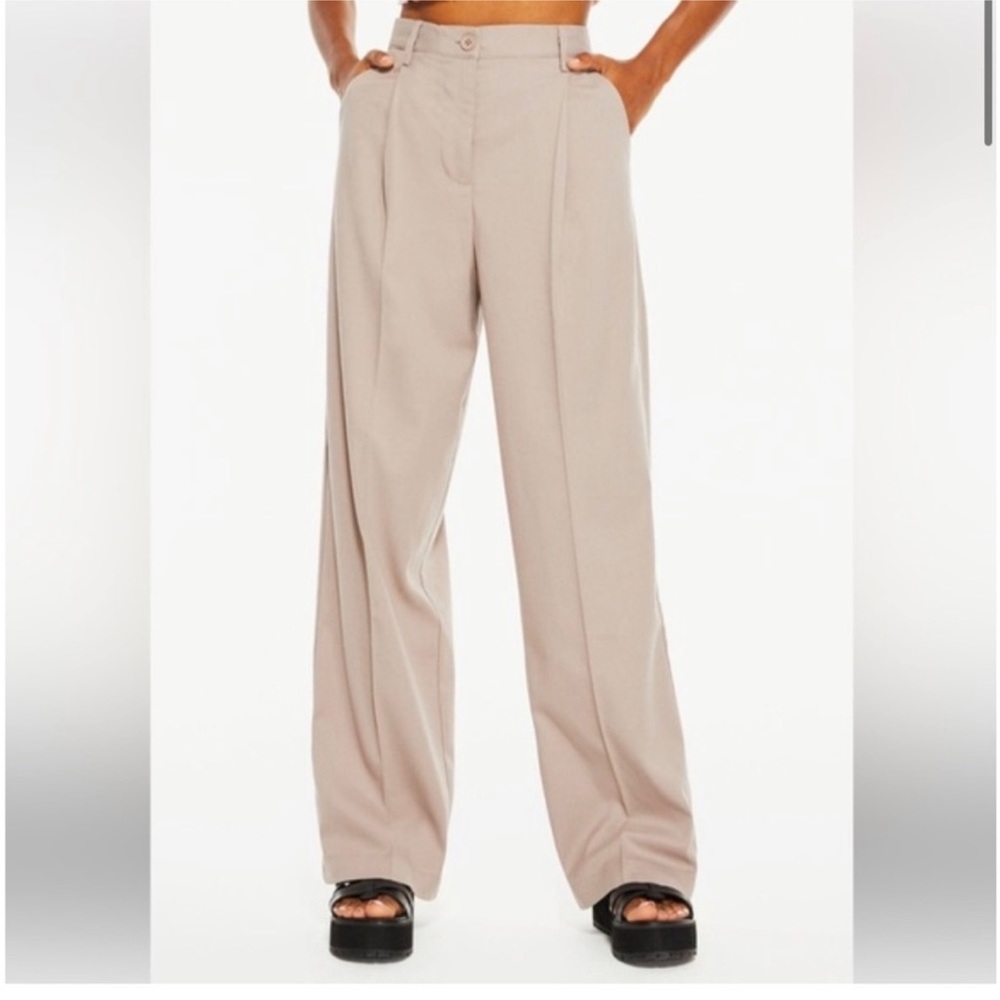 Aero High Rise Pleated Trouser. Stretch. Size M. Color is tan/purple.